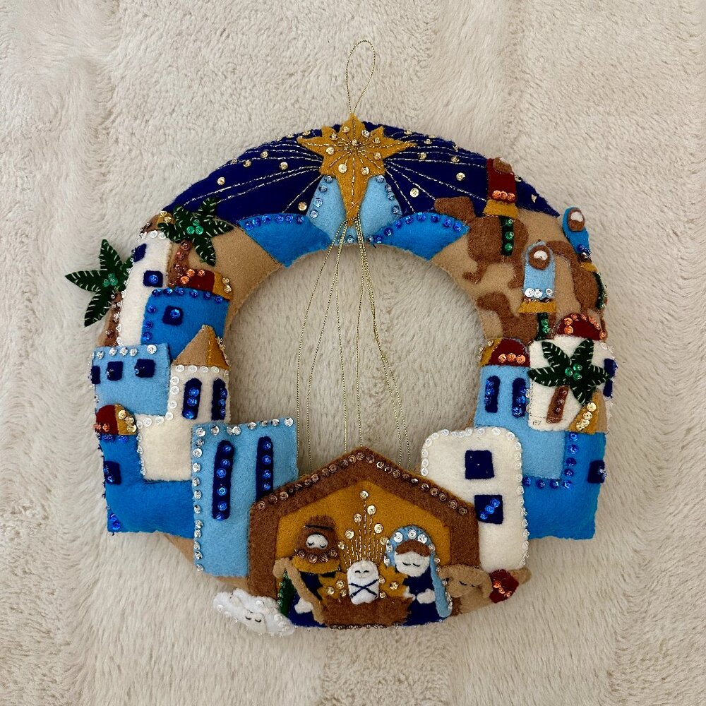 Bucilla Nativity Town Wreath Felt Complete Finished Christmas